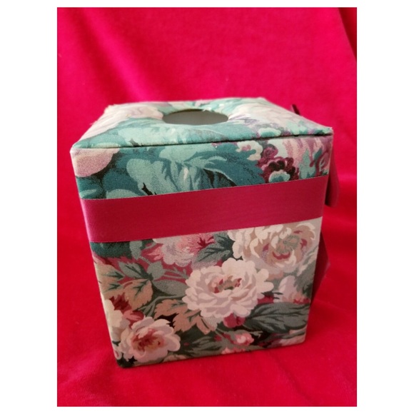 Vintage 80s Handmade Floral Fabric Cube Tissue Box Cover Holder - Picture 4 of 9
